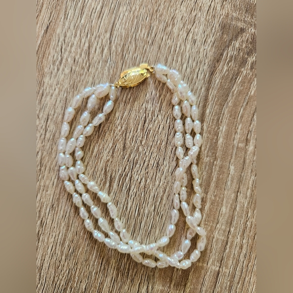 Vintage Women's White Shell Three Necklace And Bracelet Set - Picture 4 of 6